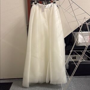 Elegant White Tulle Skirt